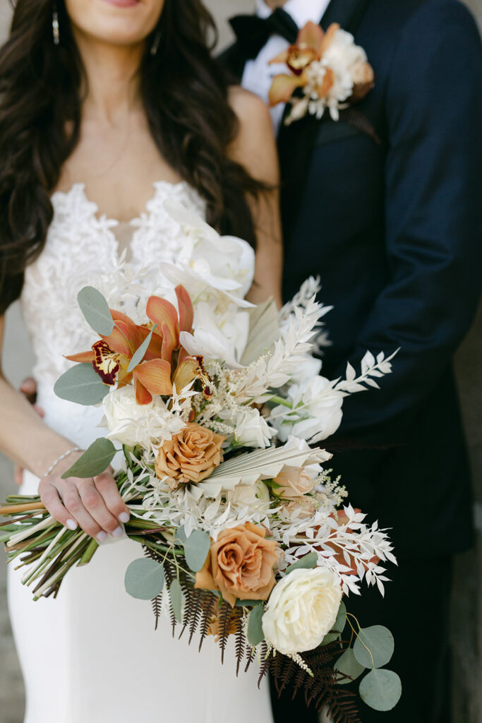 Choosing the perfect floral color palette for your wedding